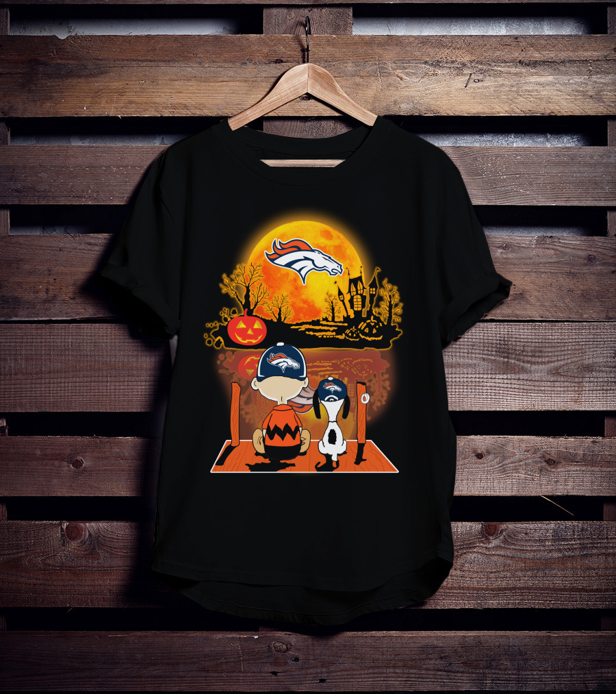 Denver Broncos Snoopy And Charlie Brown Halloween Pumpkin Moon Scene T-Shirt