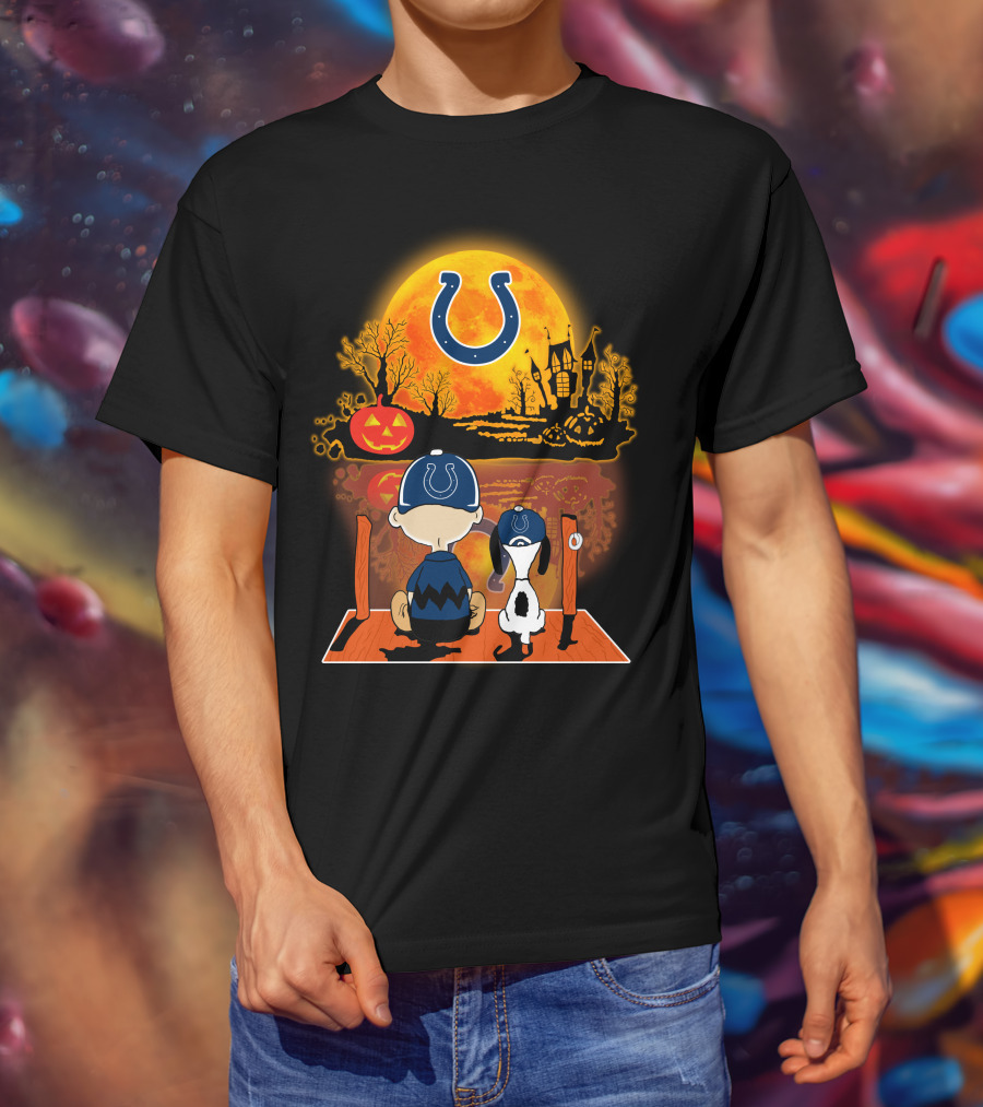 Indianapolis Colts Snoopy And Charlie Brown Halloween Pumpkin Night Scene T-Shirt