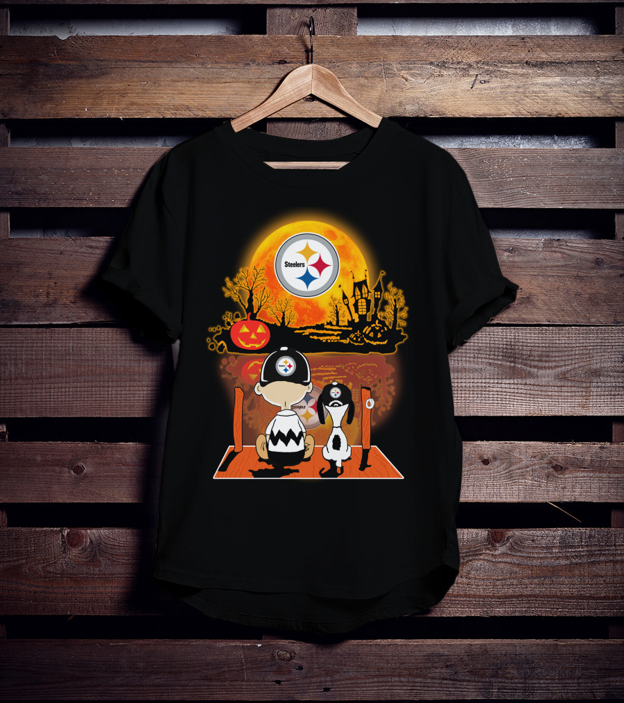 Pittsburgh Steelers Snoopy Charlie Brown Halloween Pumpkin Moon House T-Shirt