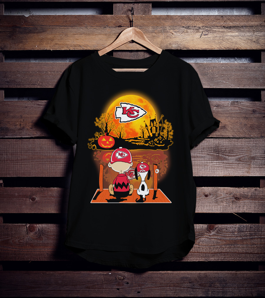 Kansas City Chiefs Snoopy And Charlie Brown Halloween Pumpkin Moon T-Shirt