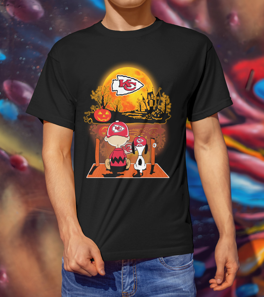 Kansas City Chiefs Snoopy And Charlie Brown Halloween Pumpkin Moon T-Shirt