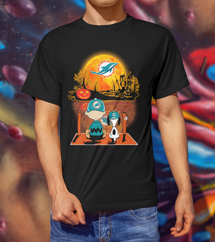 Miami Dolphins Snoopy And Charlie Brown Halloween Pumpkin Moon T-Shirt