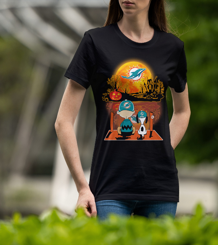 Miami Dolphins Snoopy And Charlie Brown Halloween Pumpkin Moon T-Shirt