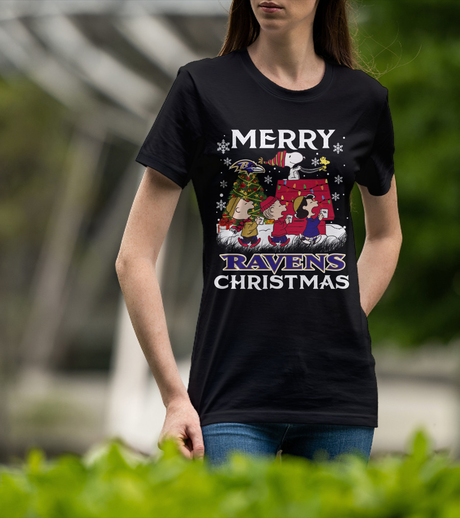 Baltimore Ravens Snoopy Merry Christmas Peanuts Lucy Linus Woodstock T-Shirt