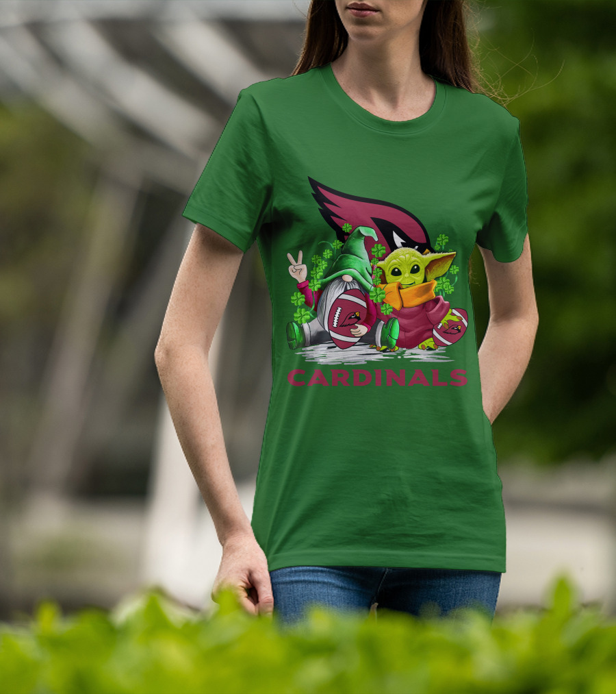 Arizona Cardinals Football Patrick's Day Gnome And Baby Alien With Shamrocks T-Shirt