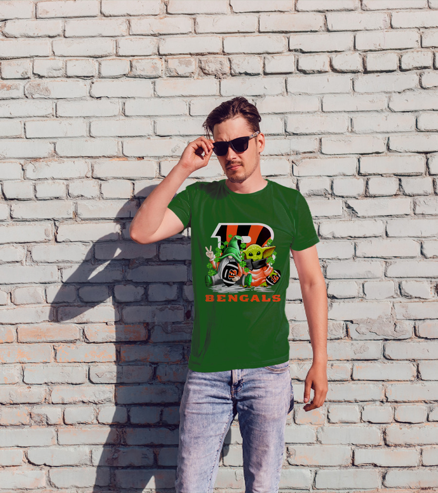 Cincinnati Bengals St. Patrick's Day Gnome And Baby Yoda Football T-Shirt