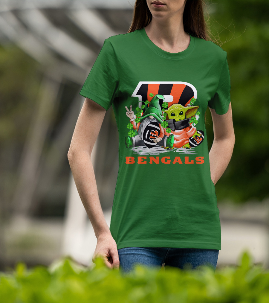 Cincinnati Bengals St. Patrick's Day Gnome And Baby Yoda Football T-Shirt