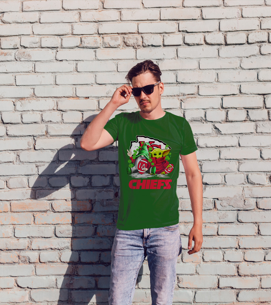 Kansas City Chiefs St. Patrick's Day Football Gnome And Baby Alien T-Shirt