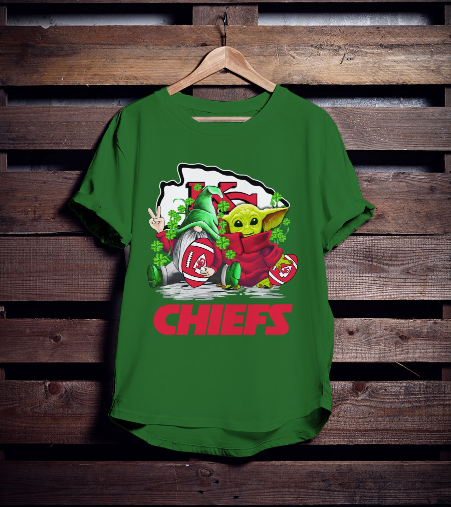 Kansas City Chiefs St. Patrick's Day Football Gnome And Baby Alien T-Shirt