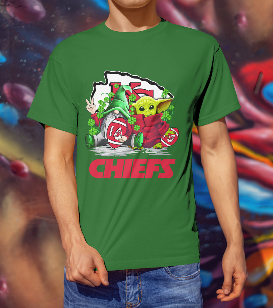 Kansas City Chiefs St. Patrick's Day Football Gnome And Baby Alien T-Shirt
