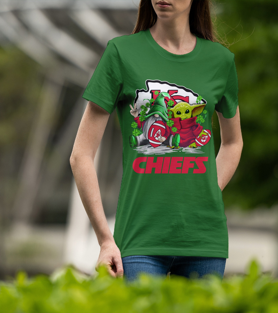 Kansas City Chiefs St. Patrick's Day Football Gnome And Baby Alien T-Shirt