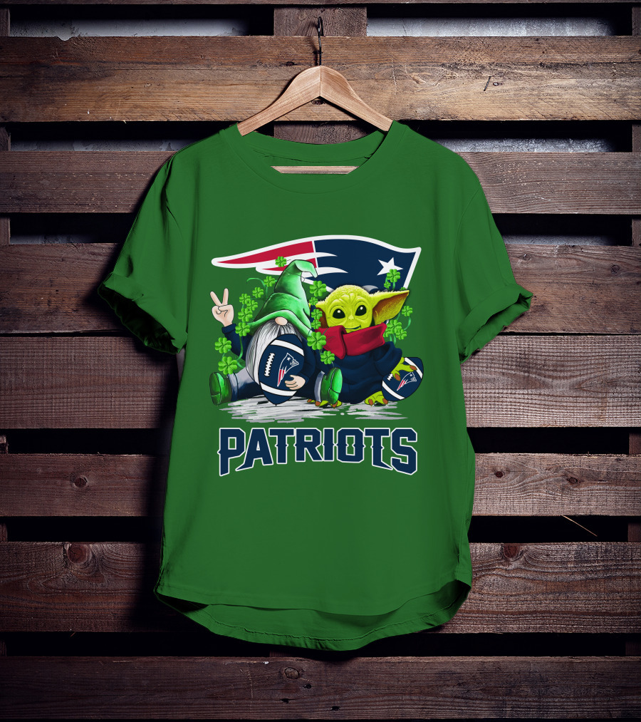 New England Patriots St. Patrick's Day Gnome And Green Alien Football T-Shirt