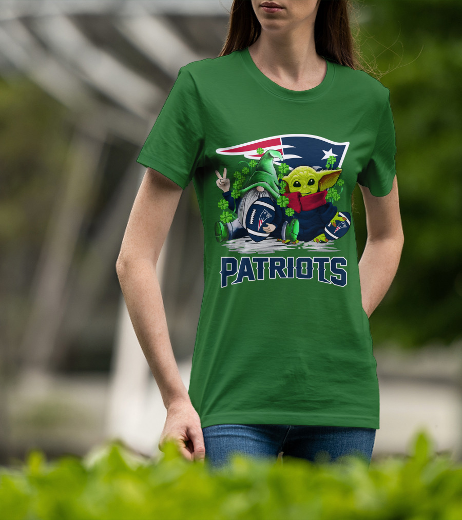 New England Patriots St. Patrick's Day Gnome And Green Alien Football T-Shirt
