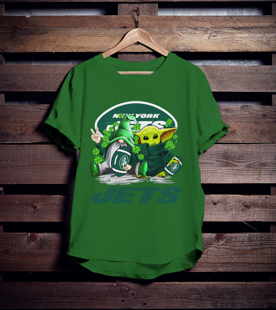 New York Jets Football St. Patrick's Day Baby Yoda And Gnome With Shamrocks T-Shirt