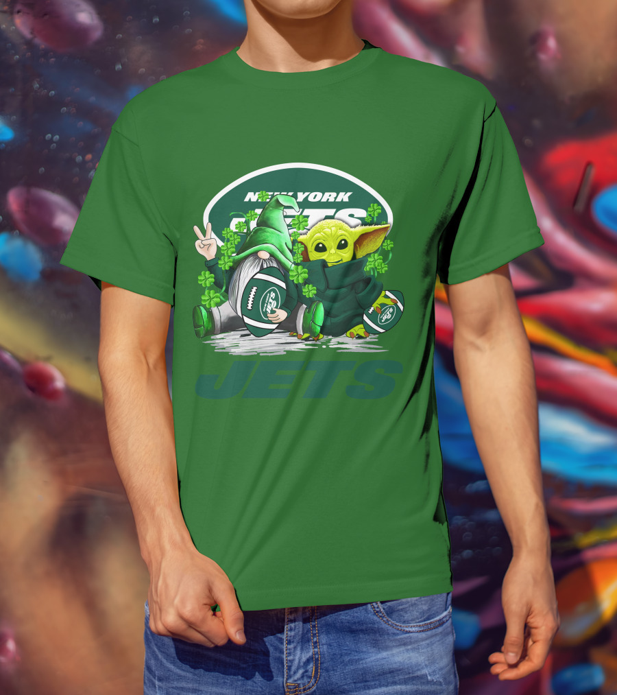 New York Jets Football St. Patrick's Day Baby Yoda And Gnome With Shamrocks T-Shirt