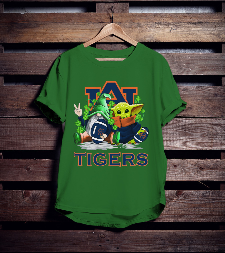 Auburn Tigers St. Patrick’s Day Football Gnome And Yoda Fan T-Shirt