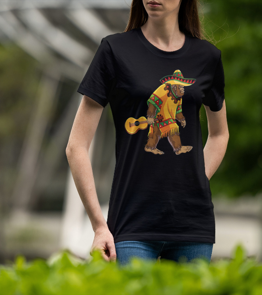 Bigfoot El Sasquatch Sombrero Guitar Cinco De Mayo Mexican T-Shirt