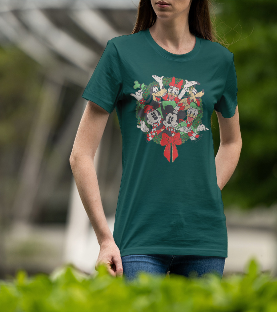 Disney Holiday Wreath Mickey Minnie Goofy Pluto Donald Christmas T-Shirt