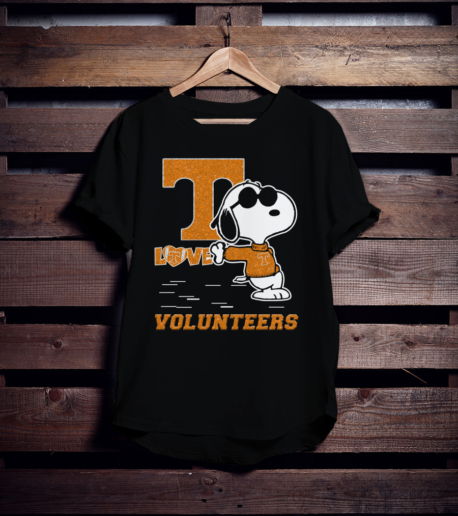 Snoopy T Love Volunteers Tennessee T-Shirt