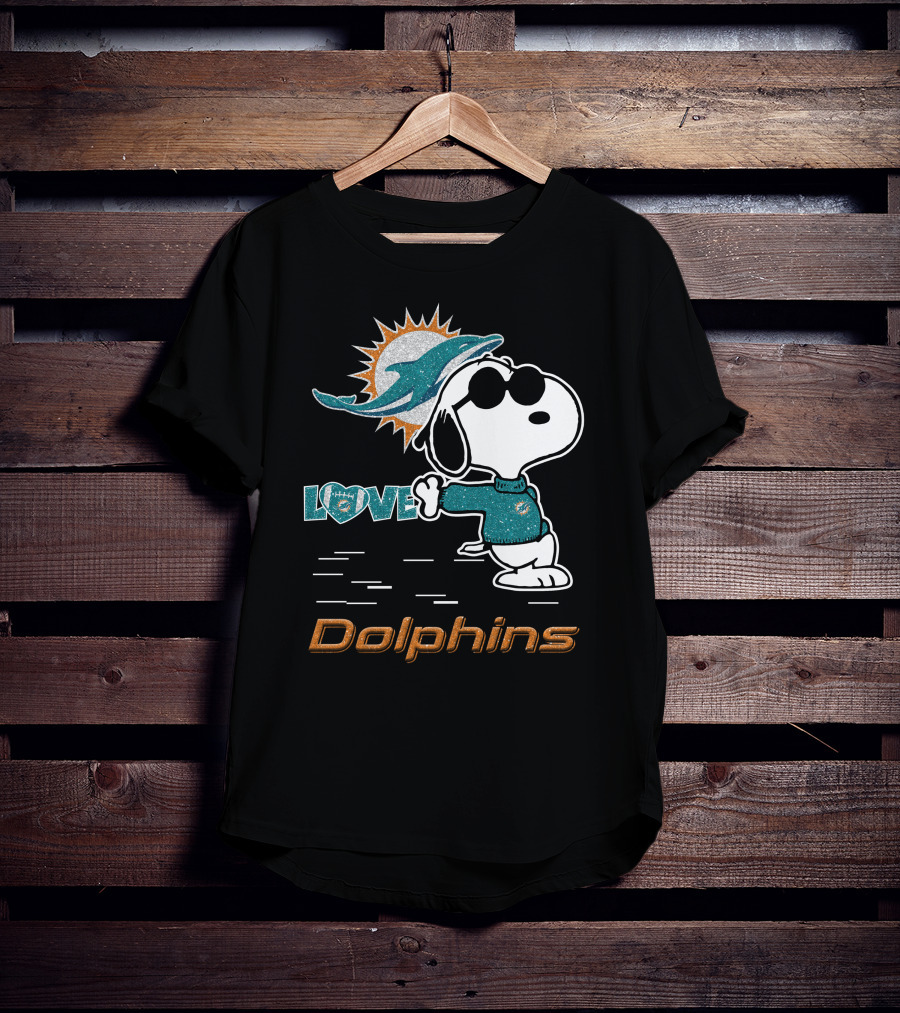 Snoopy Love Miami Dolphins Football Fan Graphics T-Shirt