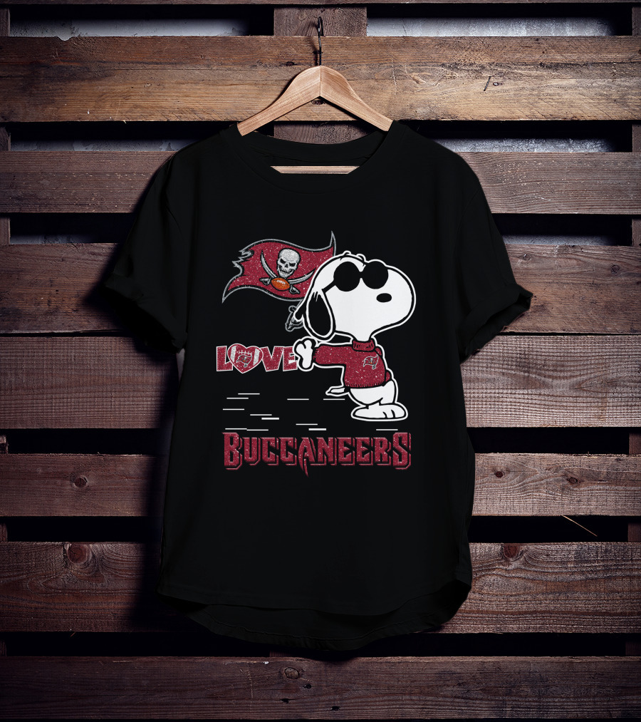 Snoopy Buccaneers Love Tampa Bay Football T-Shirt