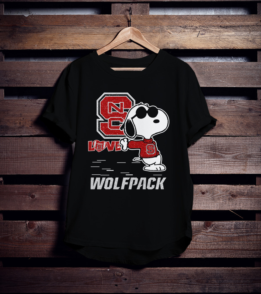Snoopy NC State Wolfpack Love With Sunglasses T-Shirt