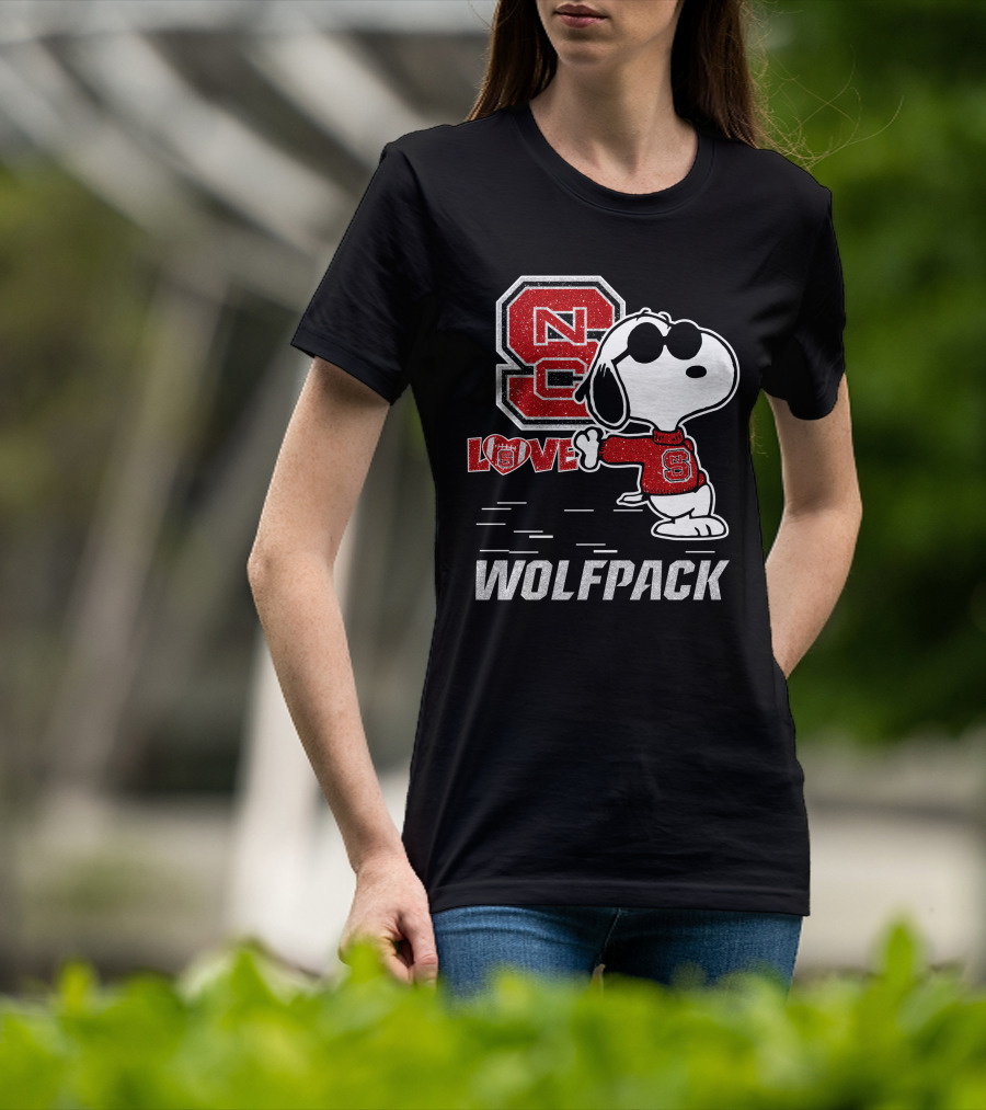 Snoopy NC State Wolfpack Love With Sunglasses T-Shirt