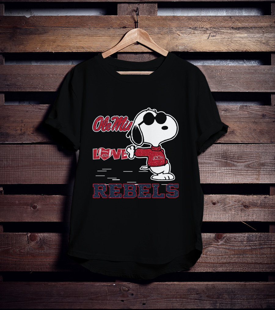 Snoopy Ole Miss Rebels Love Football T-Shirt