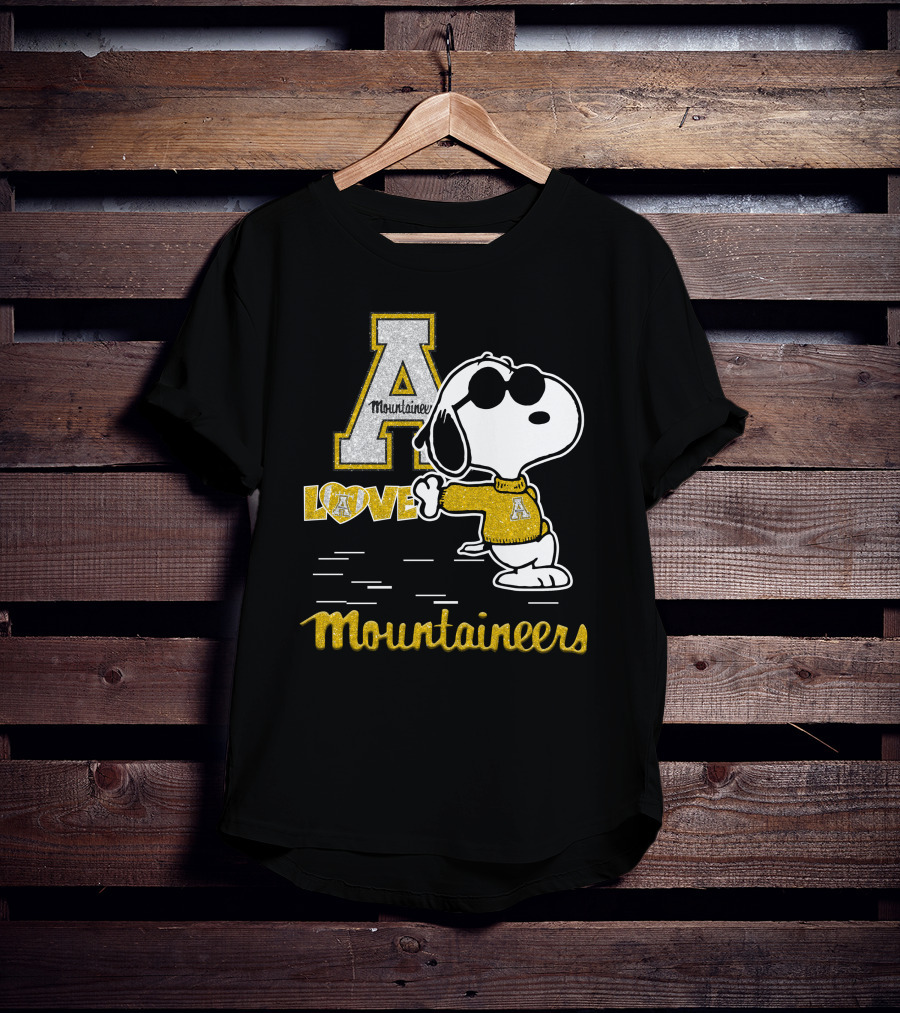 Snoopy A Mountaineers Love Appalachian State Mountaineers T-Shirt