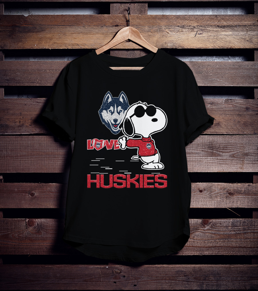 Snoopy Love Huskies UConn T-Shirt