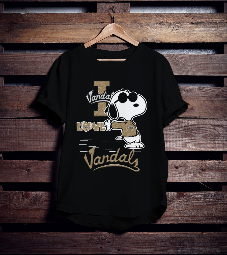 Snoopy Vandals Love Idaho Vandals T-Shirt