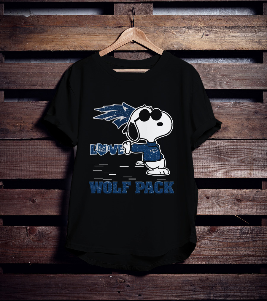 Snoopy Love Nevada Wolf Pack Football T-Shirt