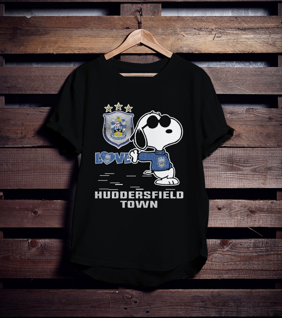Snoopy Love Huddersfield Town Crest With Stars T-Shirt