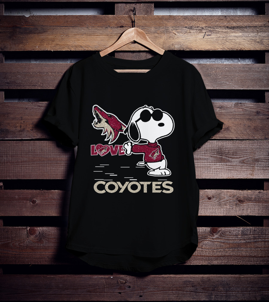 Snoopy Love Arizona Coyotes Hockey T-Shirt