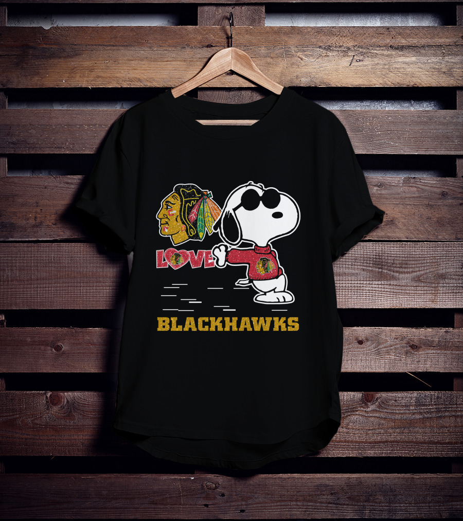 Snoopy Love Chicago Blackhawks Logo Peanuts Hockey T-Shirt