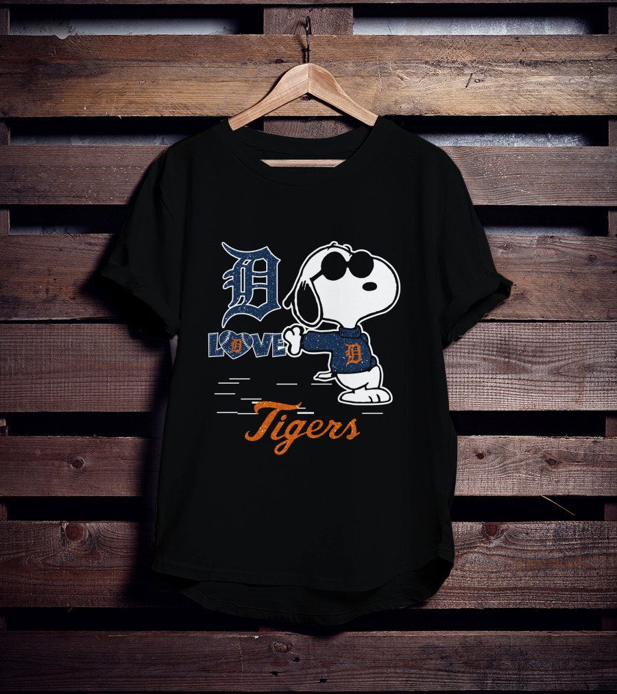 Snoopy Love Detroit Tigers T-Shirt