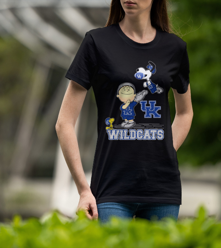 Snoopy And Friends Kentucky Wildcats UK Football Charm T-Shirt