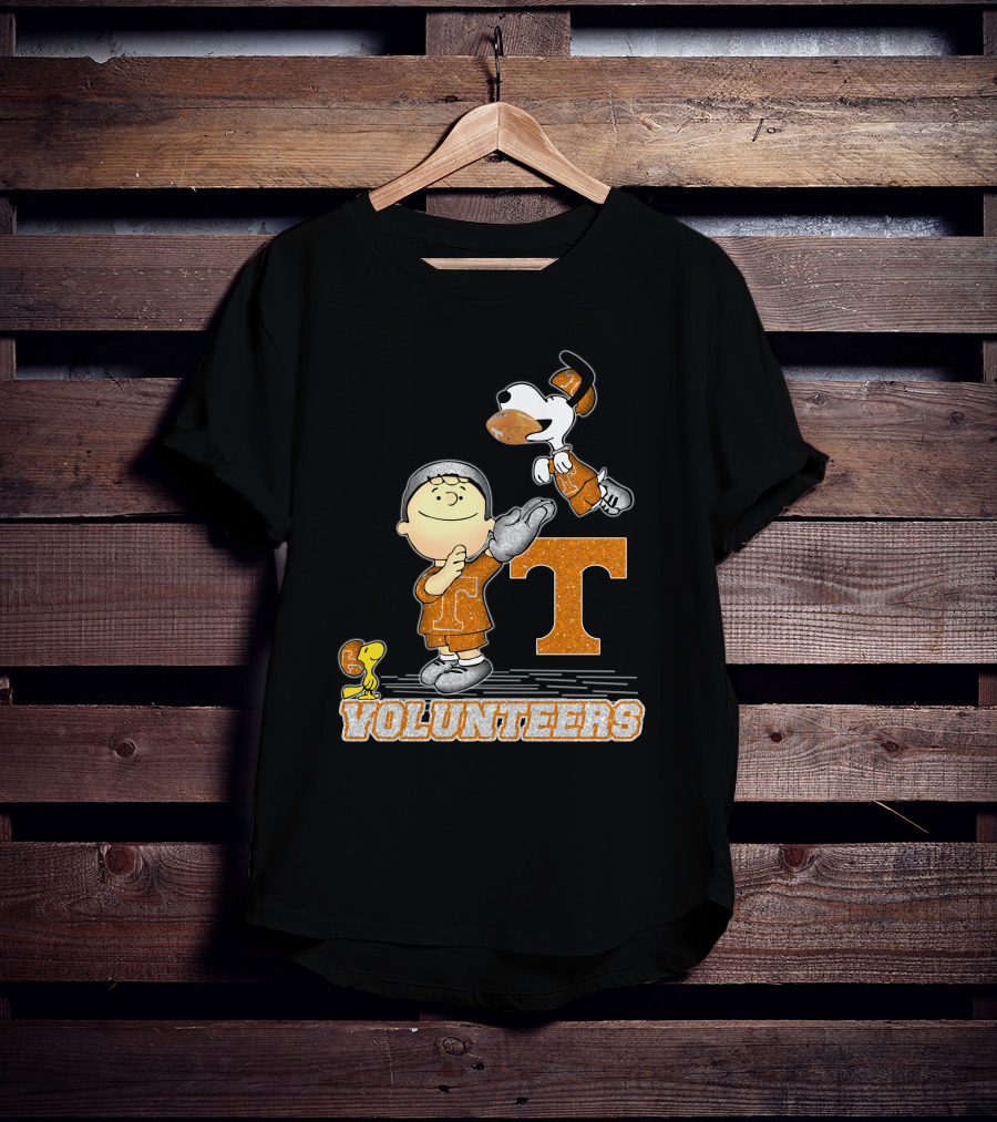Snoopy Football Love Tennessee Volunteers Peanuts Characters T-Shirt