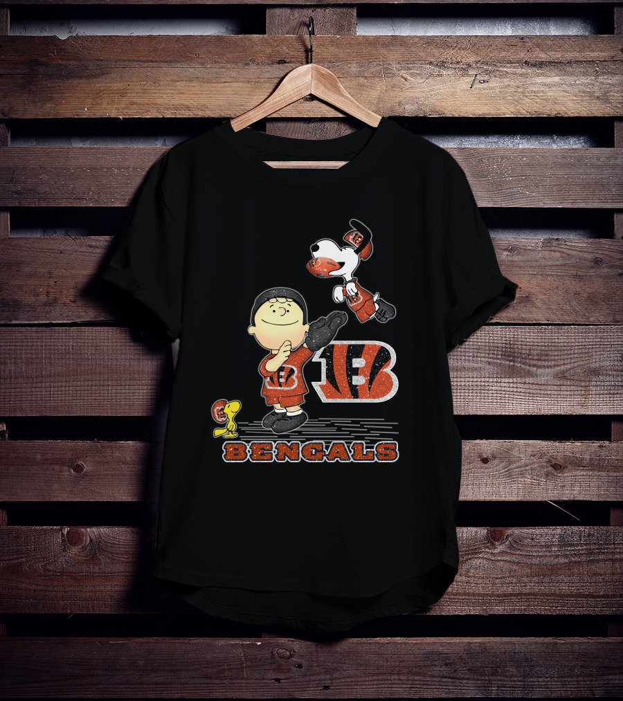Snoopy And Charlie Football Cincinnati Bengals T-Shirt