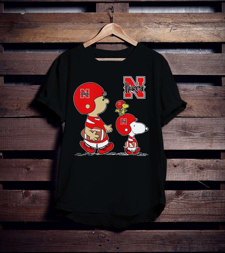 Nebraska Cornhuskers Peanuts Charlie Brown And Snoopy Football Helmets T-Shirt