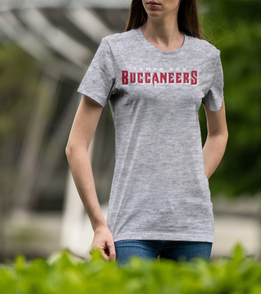 Tampa Bay Buccaneers Tom Brady Off T-Shirt