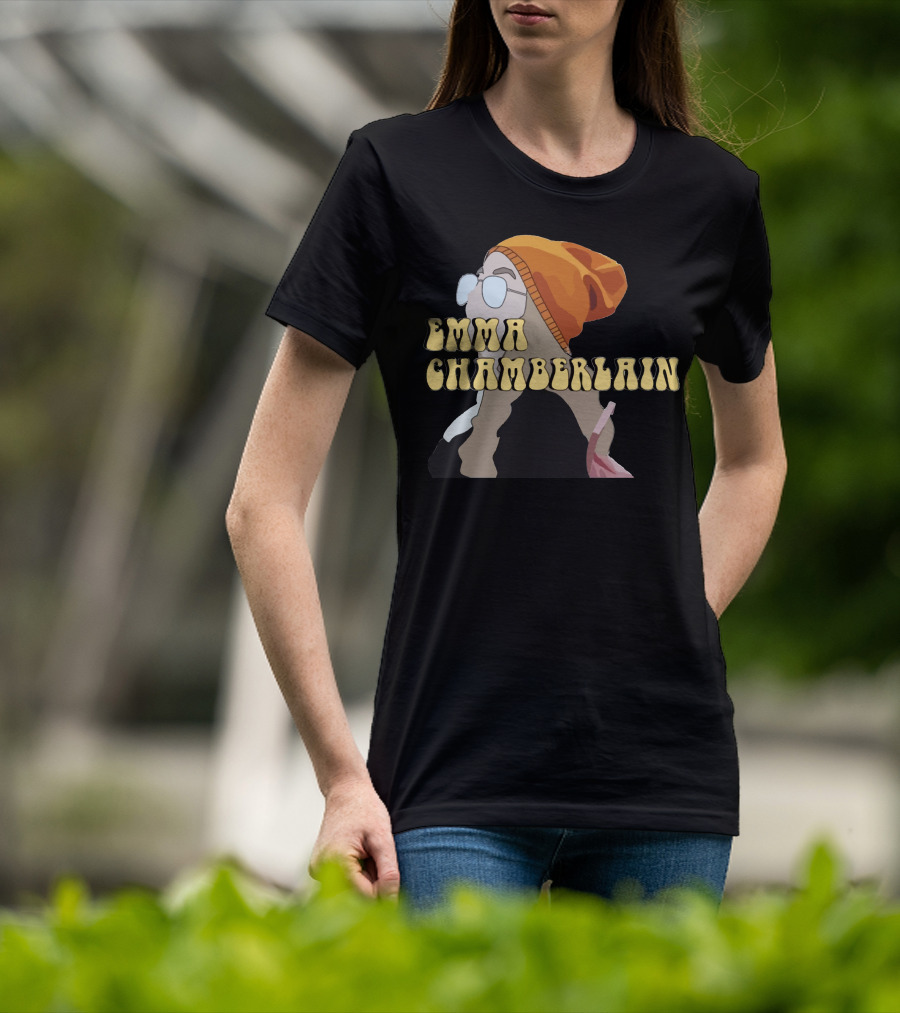 Emma Chamberlain YouTube Customized Women Fashion Trendsetter Beanie Glasses T-Shirt