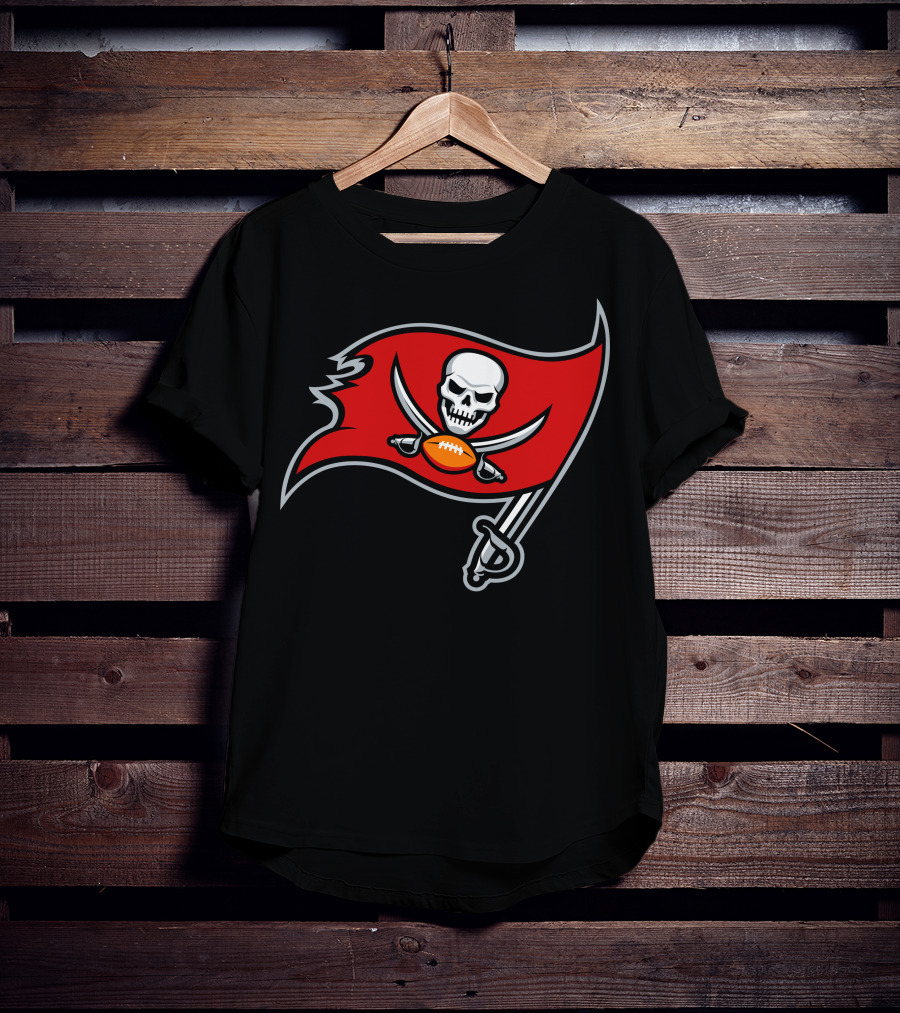 Tampa Bay Buccaneers Skull Flag Football Team T-Shirt