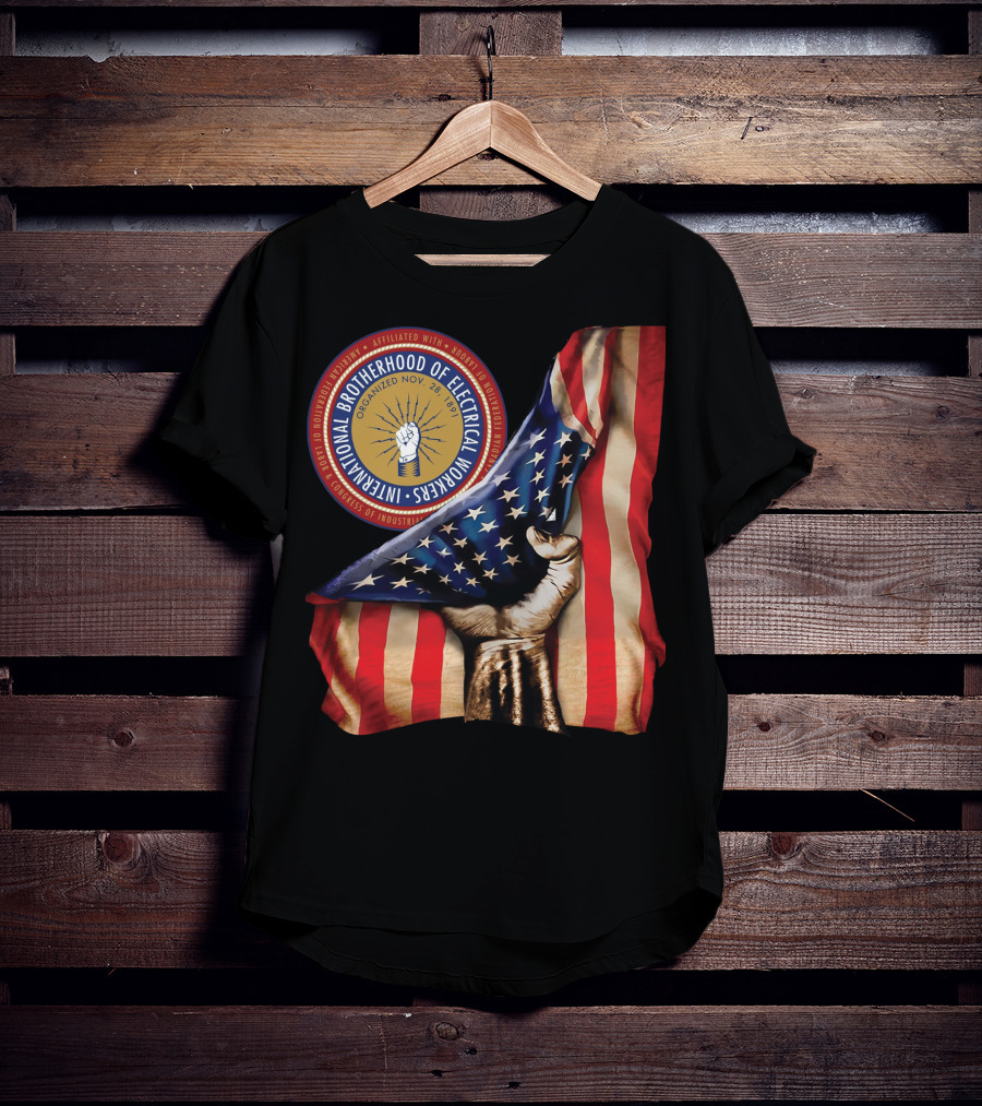INTERNATIONAL BROTHERHOOD OF ELECTRICAL WORKERS ORGANIZED NOV 28 1891 AMERICAN FLAG HAND FIST STRIPED IBEW NXTM139 T-Shirt