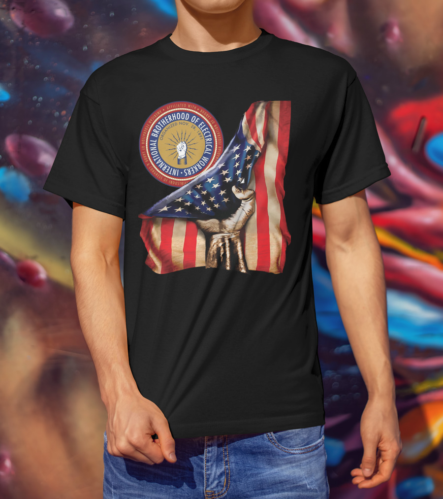 INTERNATIONAL BROTHERHOOD OF ELECTRICAL WORKERS ORGANIZED NOV 28 1891 AMERICAN FLAG HAND FIST STRIPED IBEW NXTM139 T-Shirt