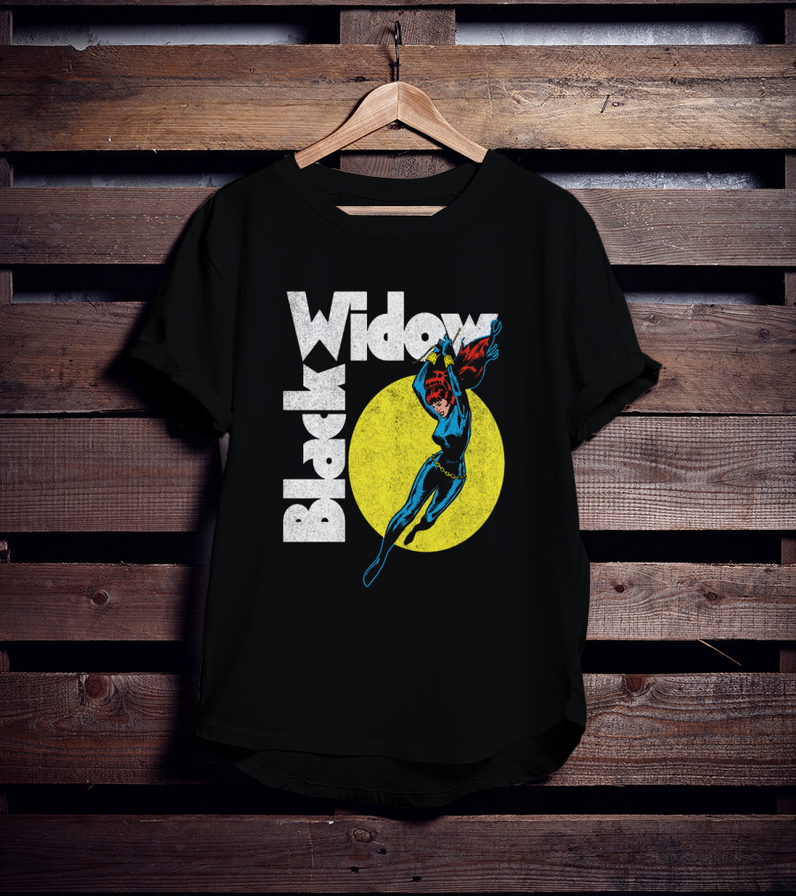 Black Widow Marvel Comic Circle Retro Heroic Pose T-Shirt