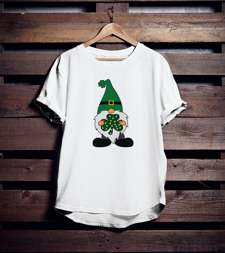 St Patricks Day Gnome With Shamrock In Green Hat T-Shirt