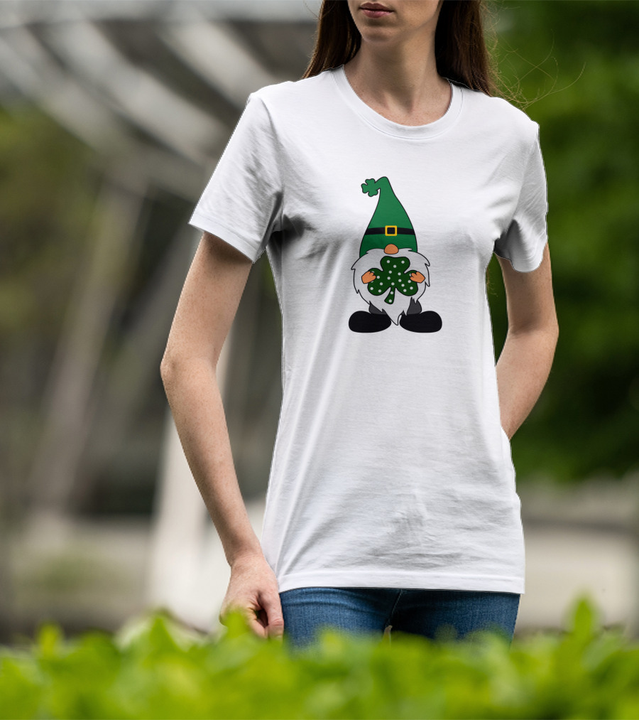 St Patricks Day Gnome With Shamrock In Green Hat T-Shirt