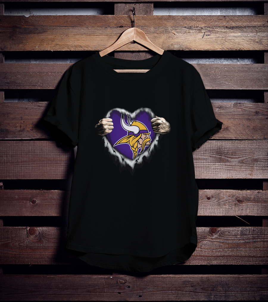 Minnesota Vikings Heart Ripped Fan T-Shirt