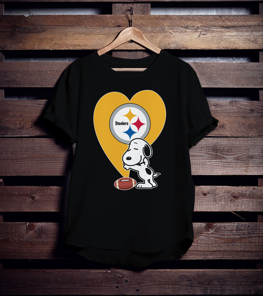 Pittsburgh Steelers Snoopy Hug Heart Football T-Shirt